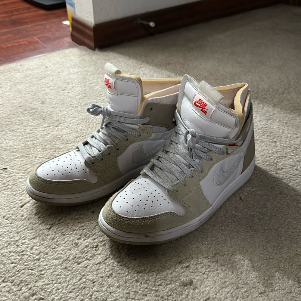 Air Jordan 1 High zoom comfort ‘Olive Aura’ Size 11.5 in women 10 in men.